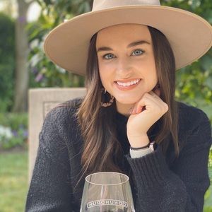 Meet your Posher, Shea